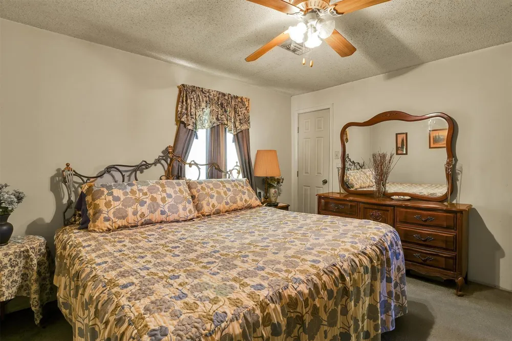959 Walker Loop Huntsville, TX 77340