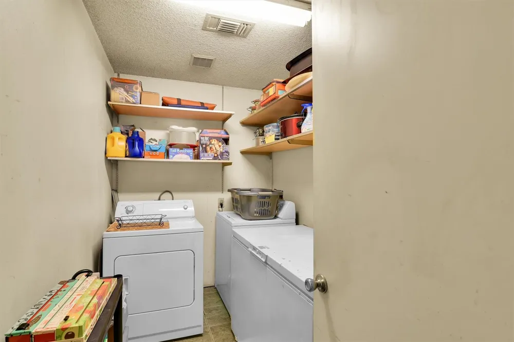 959 Walker Loop Huntsville, TX 77340