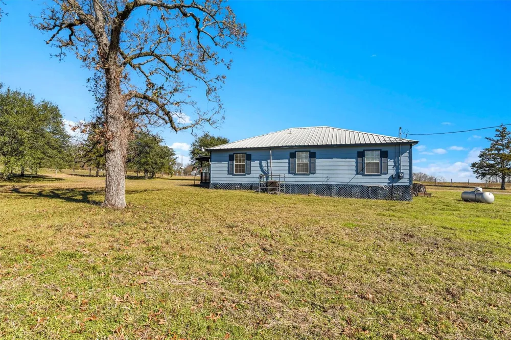 959 Walker Loop Huntsville, TX 77340