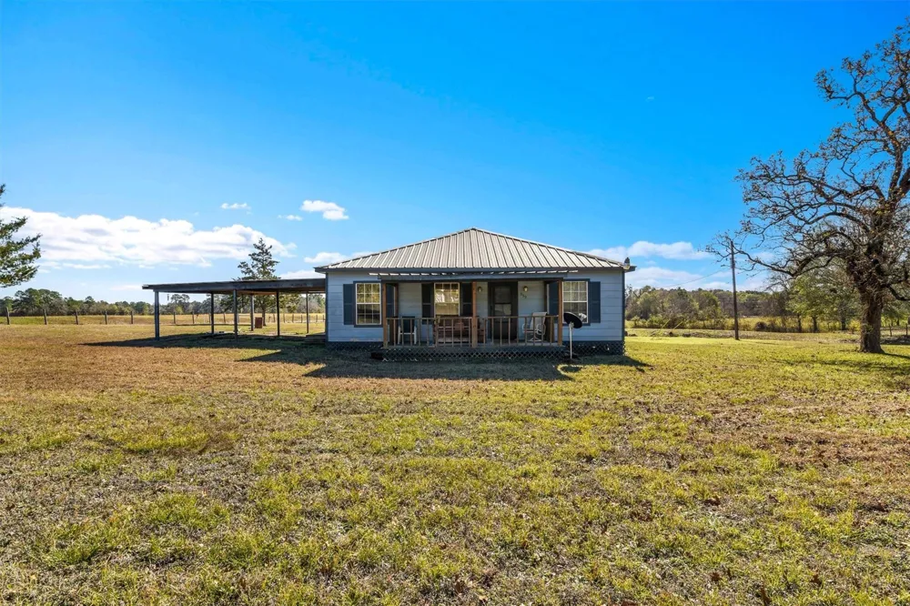 959 Walker Loop Huntsville, TX 77340