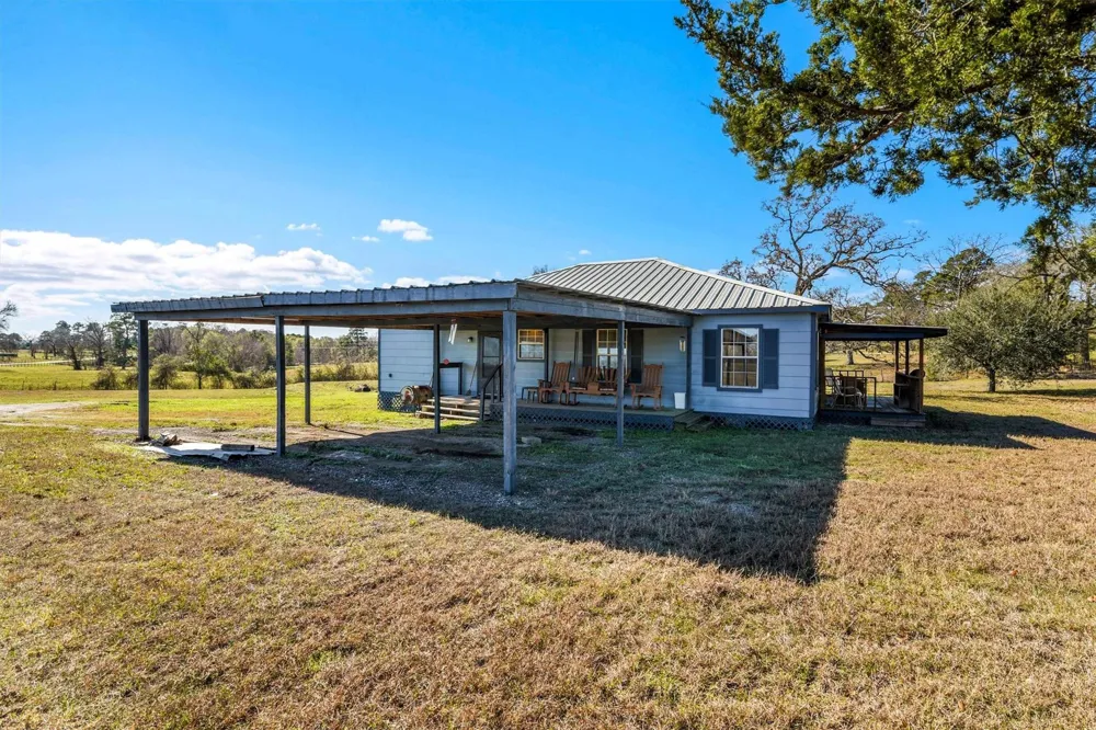 959 Walker Loop Huntsville, TX 77340