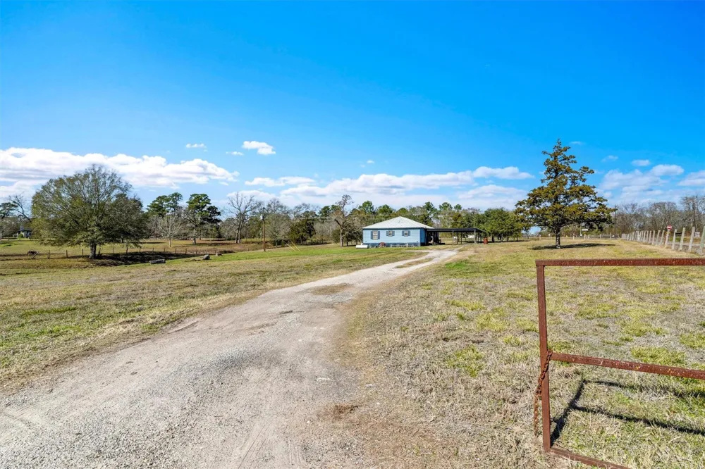 959 Walker Loop Huntsville, TX 77340
