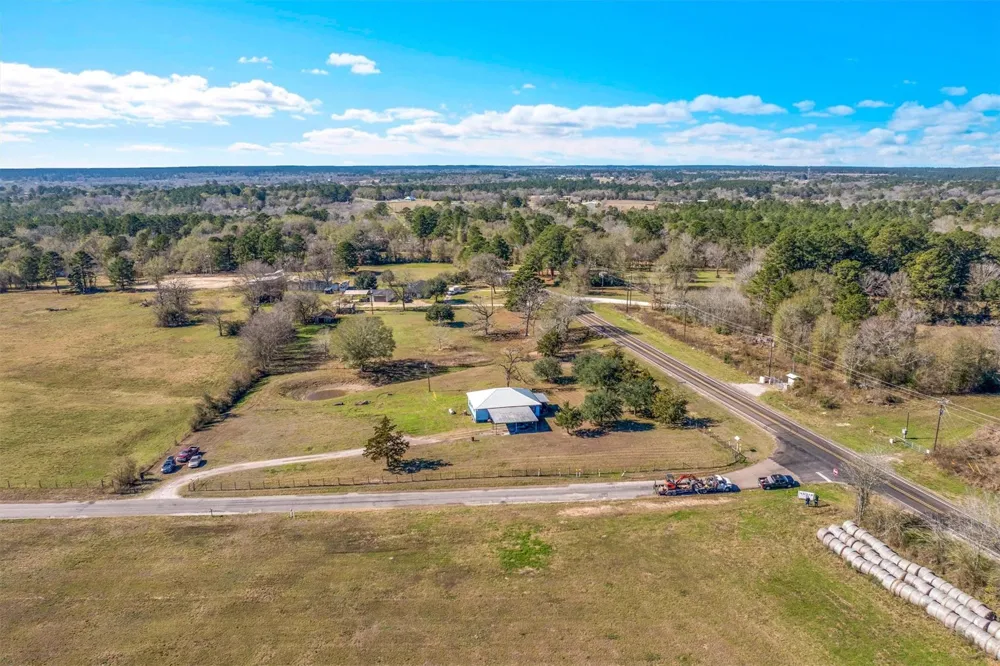 959 Walker Loop Huntsville, TX 77340