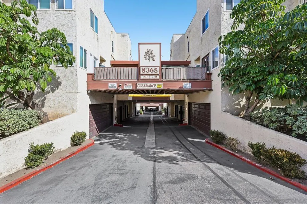 8365 broadway Lemon Grove, CA 91945