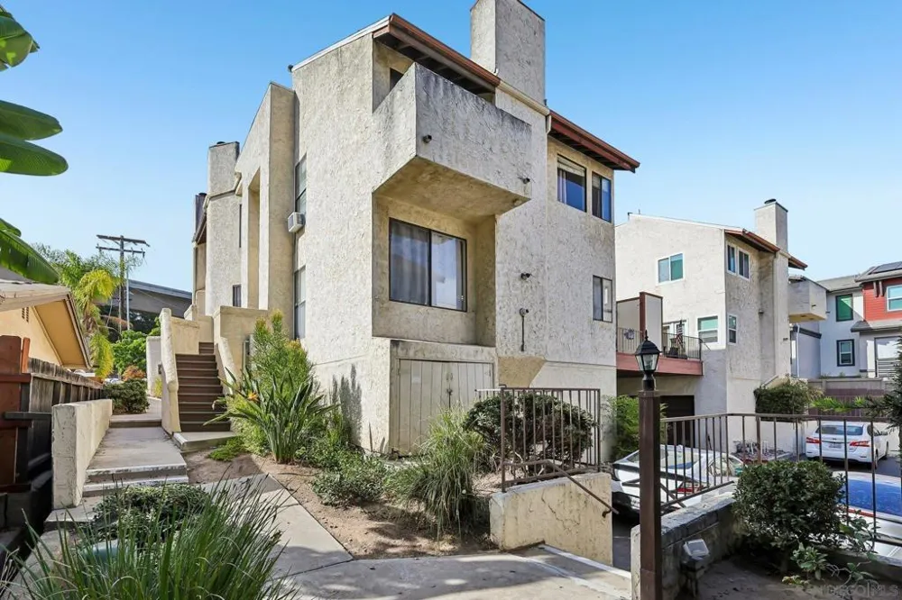 8365 broadway Lemon Grove, CA 91945