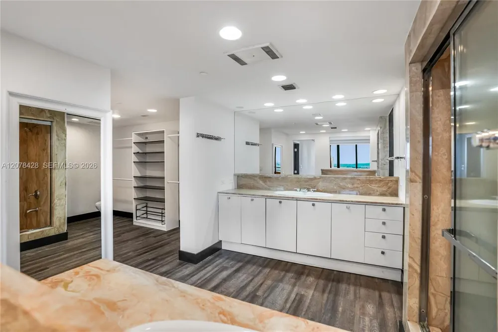 11113 Biscayne Blvd #1951 Miami, FL 33181