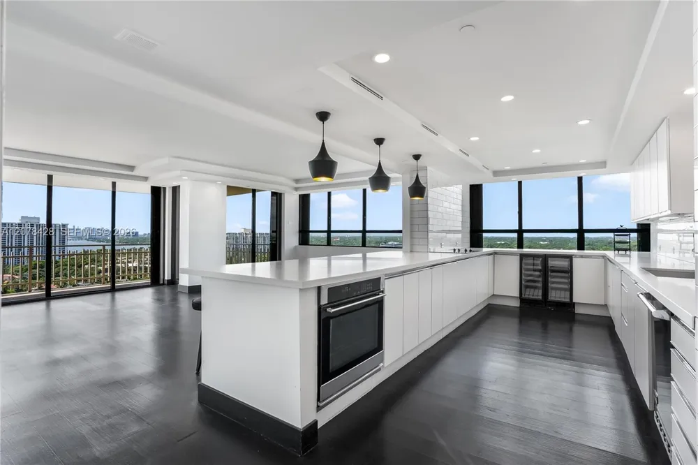 11113 Biscayne Blvd #1951 Miami, FL 33181