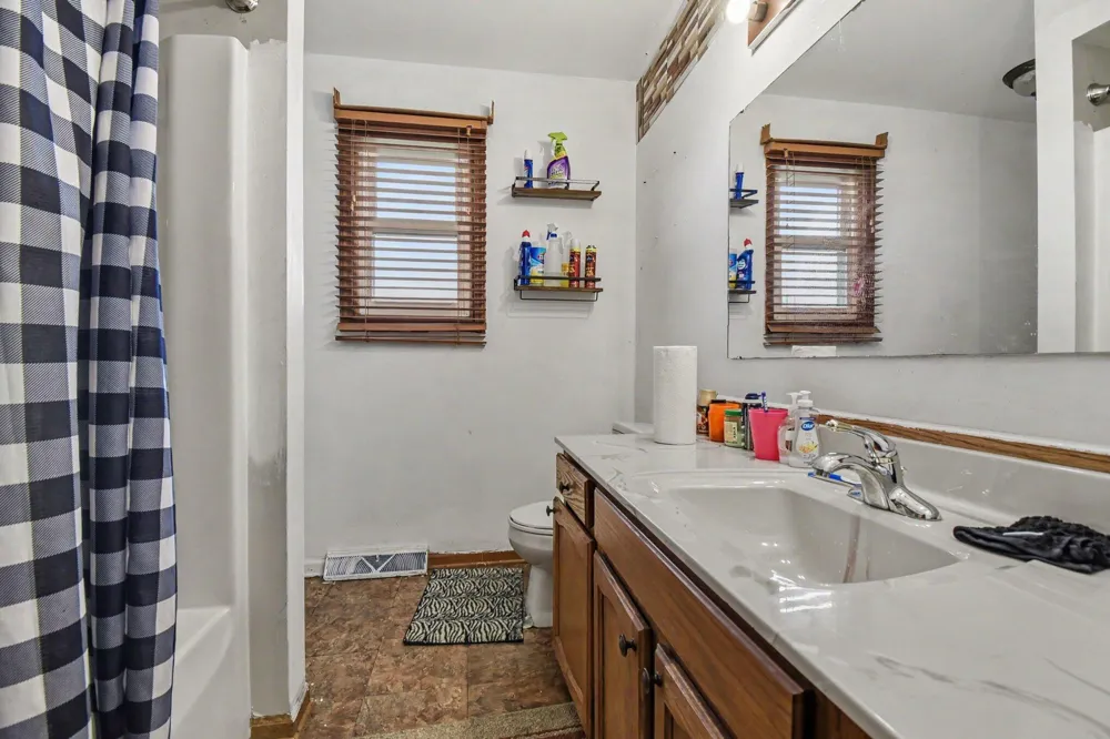 4911 Weatherstone Lane SE Kentwood City, MI 49508