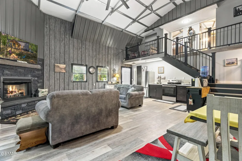 2453 Lower Rinehart Road Dandridge, TN 37725