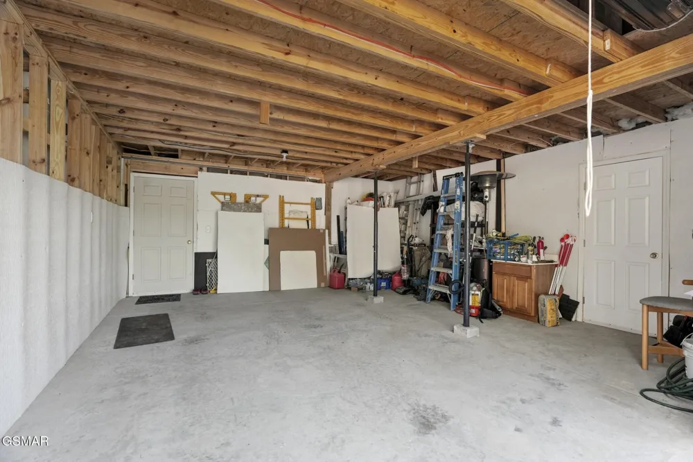 2453 Lower Rinehart Road Dandridge, TN 37725