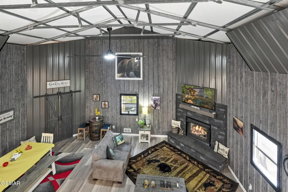2453 Lower Rinehart Road Dandridge, TN 37725