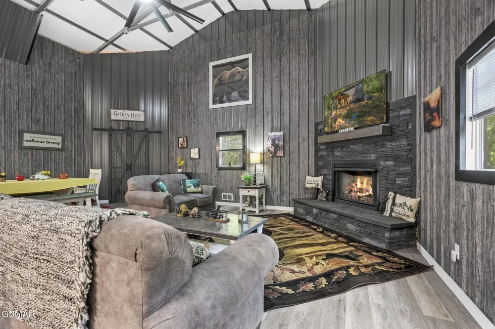 2453 Lower Rinehart Road Dandridge, TN 37725