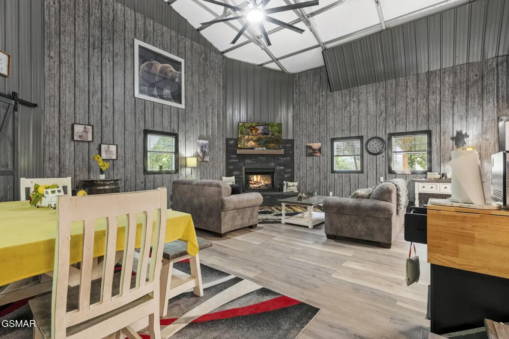 2453 Lower Rinehart Road Dandridge, TN 37725