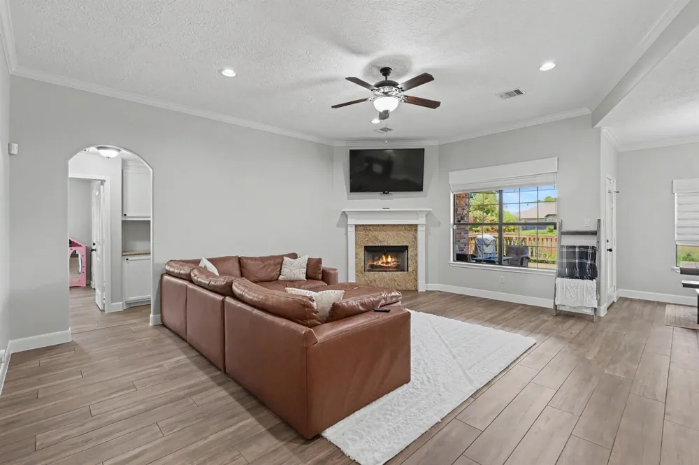 115 Racetrack Lane Montgomery, TX 77356