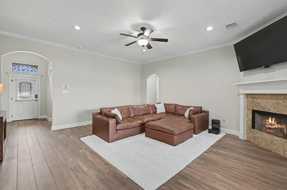 115 Racetrack Lane Montgomery, TX 77356