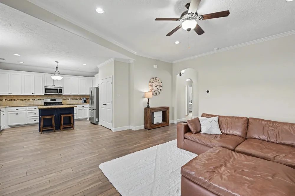115 Racetrack Lane Montgomery, TX 77356