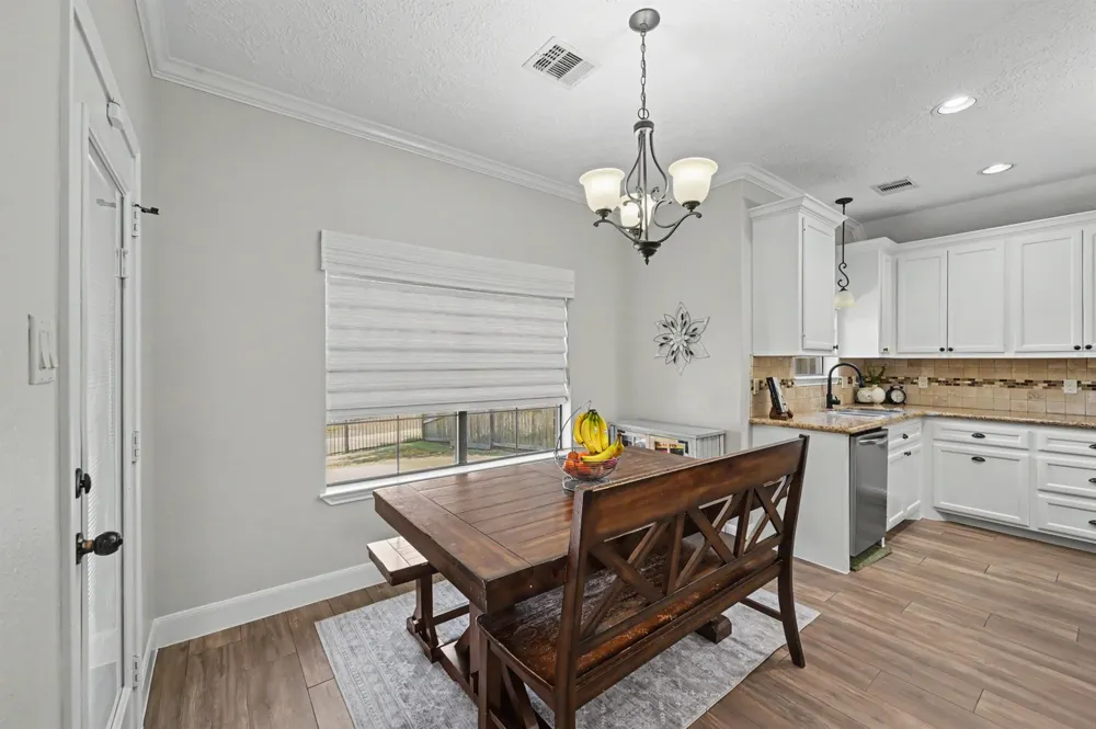 115 Racetrack Lane Montgomery, TX 77356