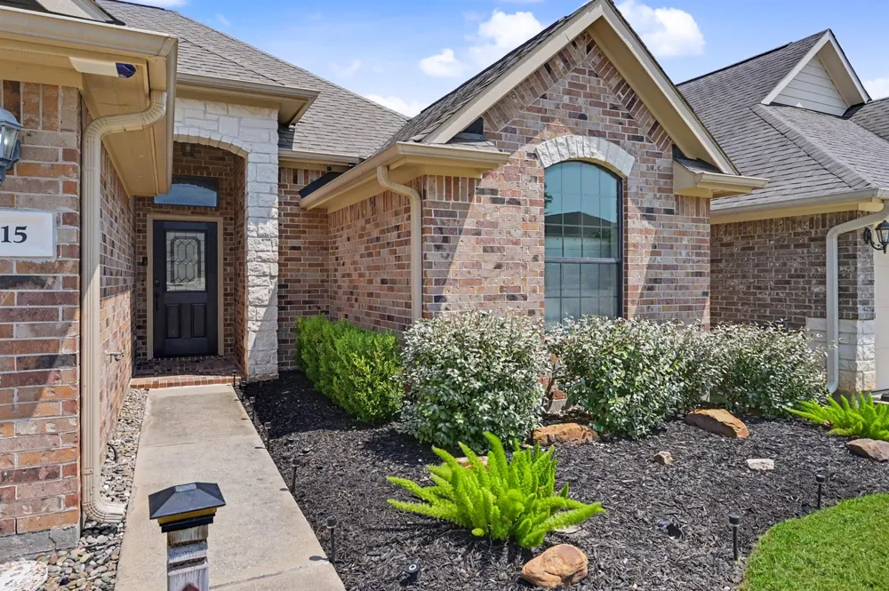 115 Racetrack Lane Montgomery, TX 77356