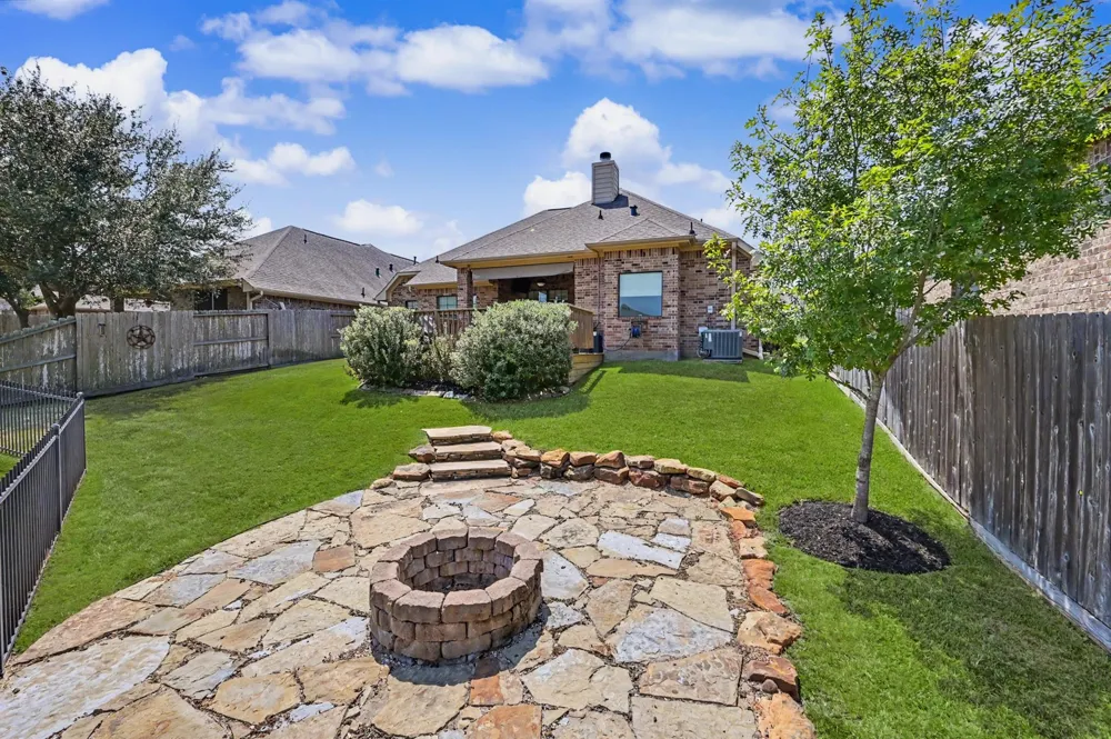 115 Racetrack Lane Montgomery, TX 77356