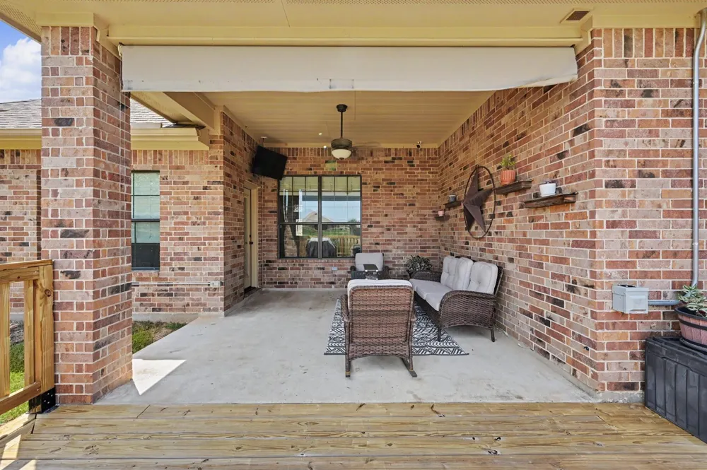 115 Racetrack Lane Montgomery, TX 77356