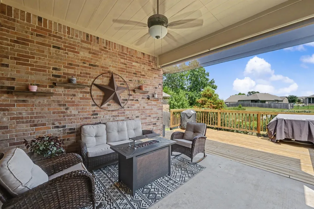 115 Racetrack Lane Montgomery, TX 77356