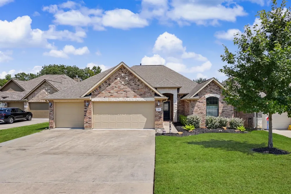 115 Racetrack Lane Montgomery, TX 77356