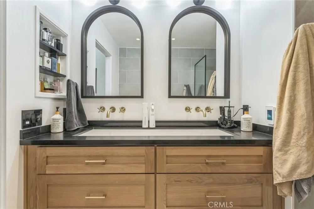4260 Cedros #D Los Angeles, CA 91403