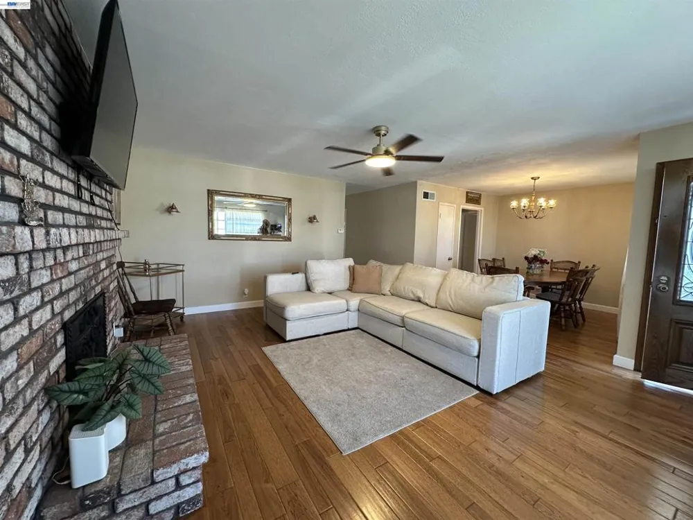 18567 HUNTER AVE San Lorenzo, CA 94541