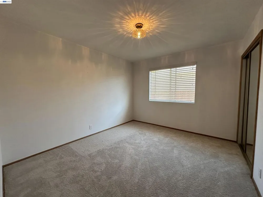 18567 HUNTER AVE San Lorenzo, CA 94541