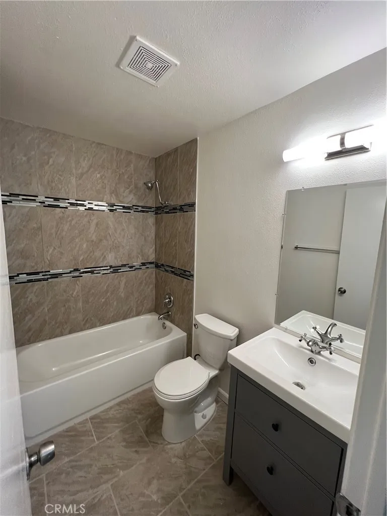 136 W Saginaw Way #103 Fresno, CA 93705