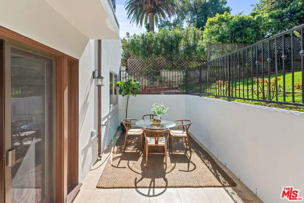 1945 Fairburn Avenue Los Angeles, CA 90025