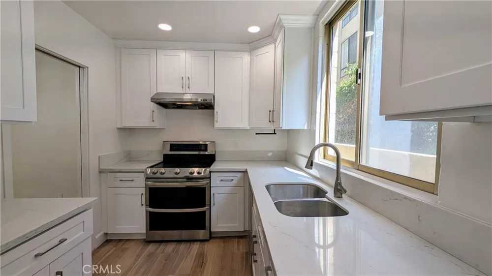 1300 Midvale Avenue #211 Los Angeles, CA 90024