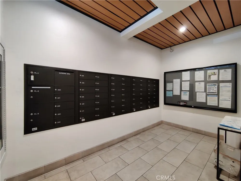 1300 Midvale Avenue #211 Los Angeles, CA 90024