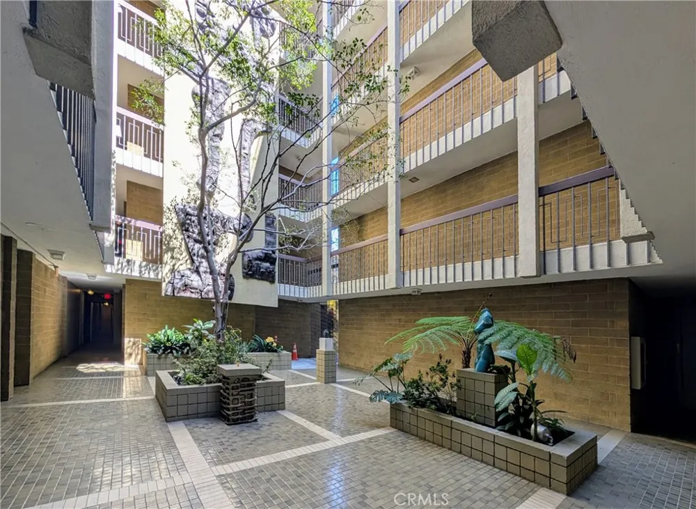 1300 Midvale Avenue #211 Los Angeles, CA 90024