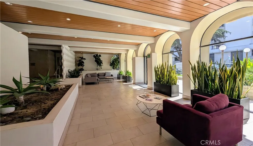 1300 Midvale Avenue #211 Los Angeles, CA 90024