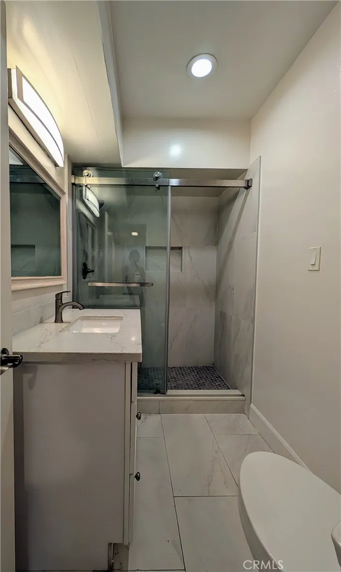 1300 Midvale Avenue #211 Los Angeles, CA 90024