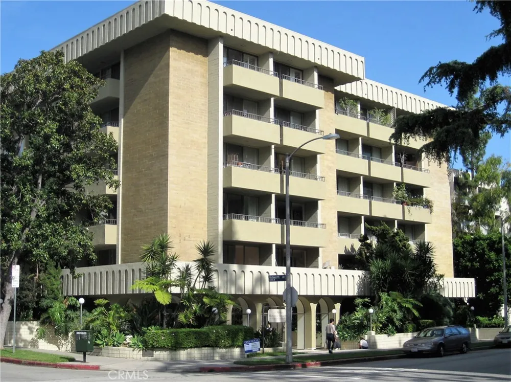 1300 Midvale Avenue #211 Los Angeles, CA 90024