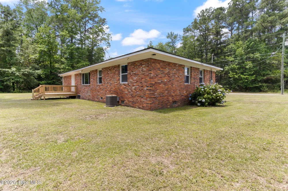 108 Mcnatt Street Maxton, NC 28364