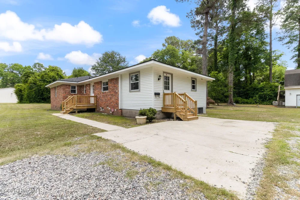108 Mcnatt Street Maxton, NC 28364