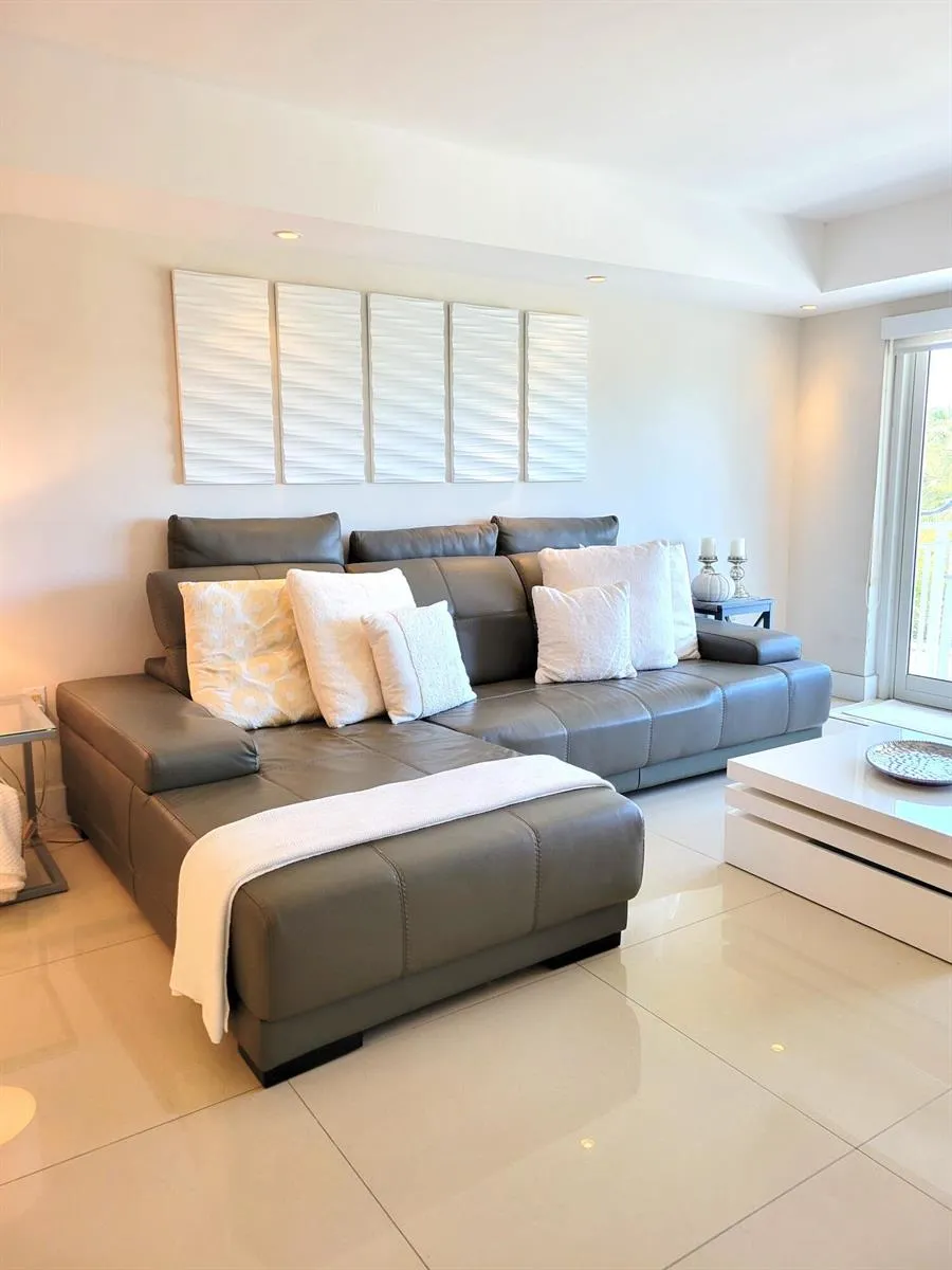 3000 E SUNRISE BOULEVARD #2B Fort Lauderdale, FL 33304