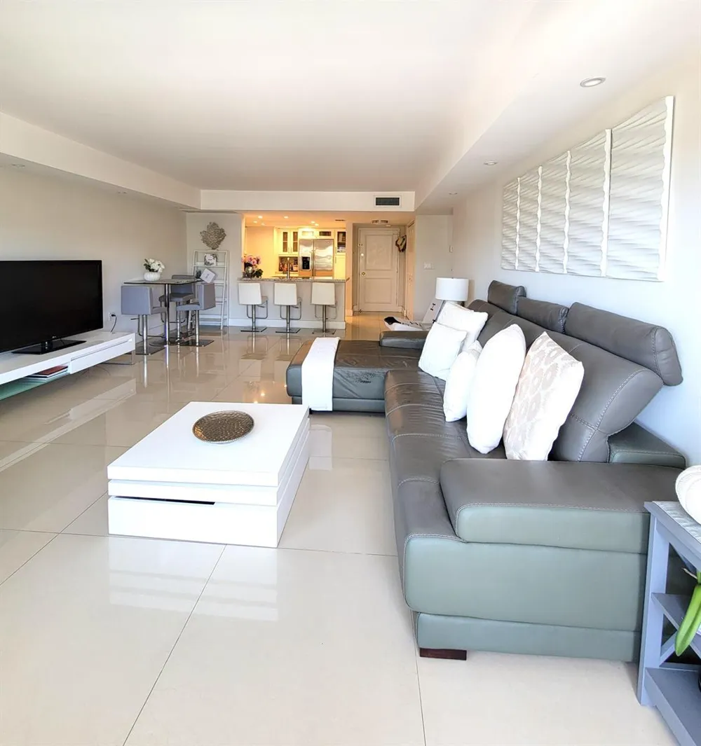 3000 E SUNRISE BOULEVARD #2B Fort Lauderdale, FL 33304