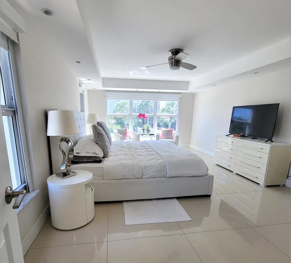 3000 E SUNRISE BOULEVARD #2B Fort Lauderdale, FL 33304