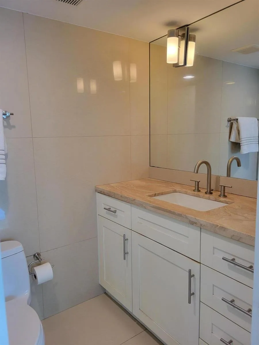 3000 E SUNRISE BOULEVARD #2B Fort Lauderdale, FL 33304