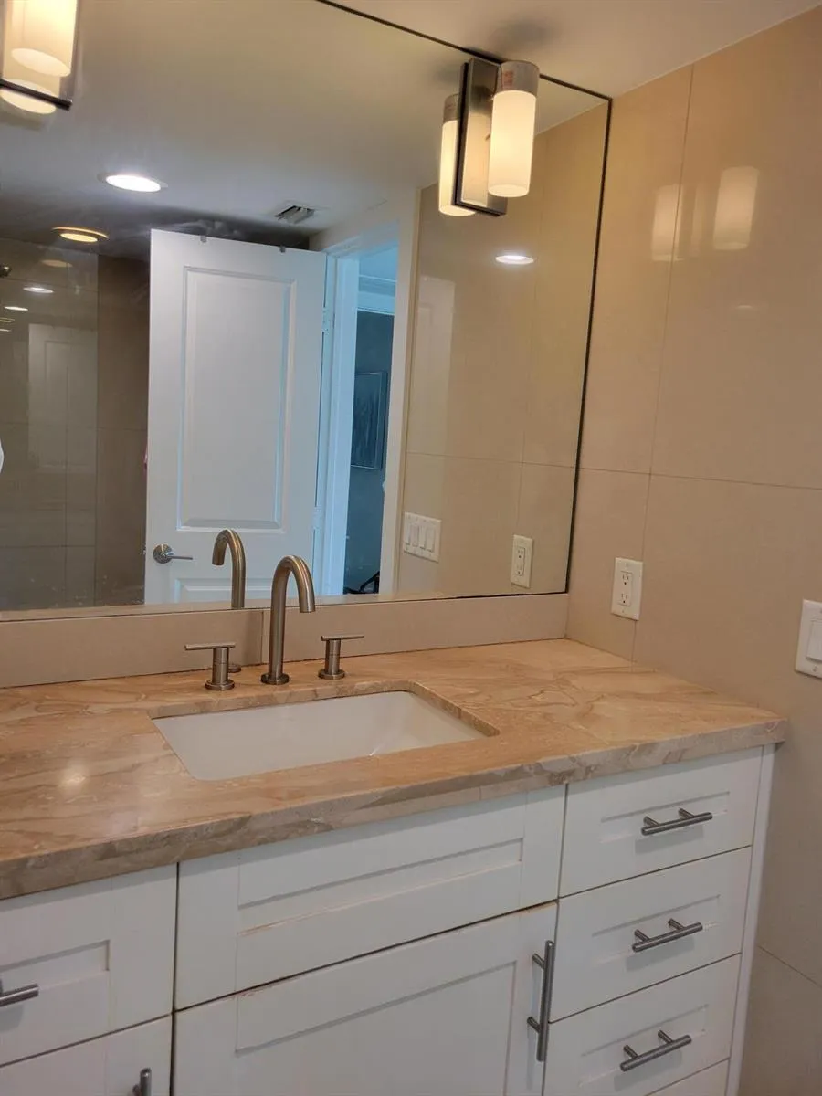 3000 E SUNRISE BOULEVARD #2B Fort Lauderdale, FL 33304