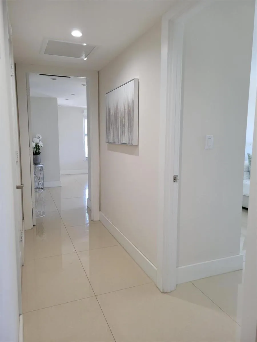 3000 E SUNRISE BOULEVARD #2B Fort Lauderdale, FL 33304