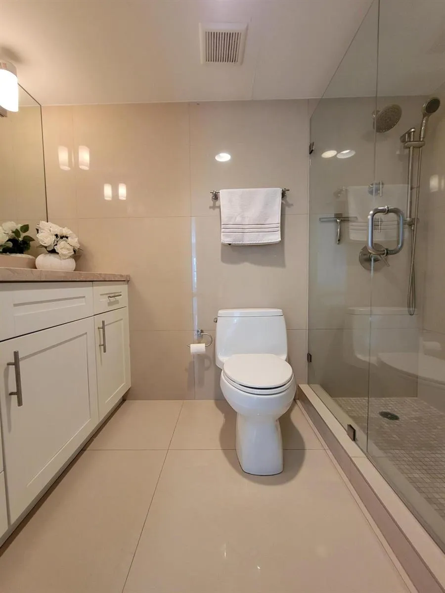 3000 E SUNRISE BOULEVARD #2B Fort Lauderdale, FL 33304