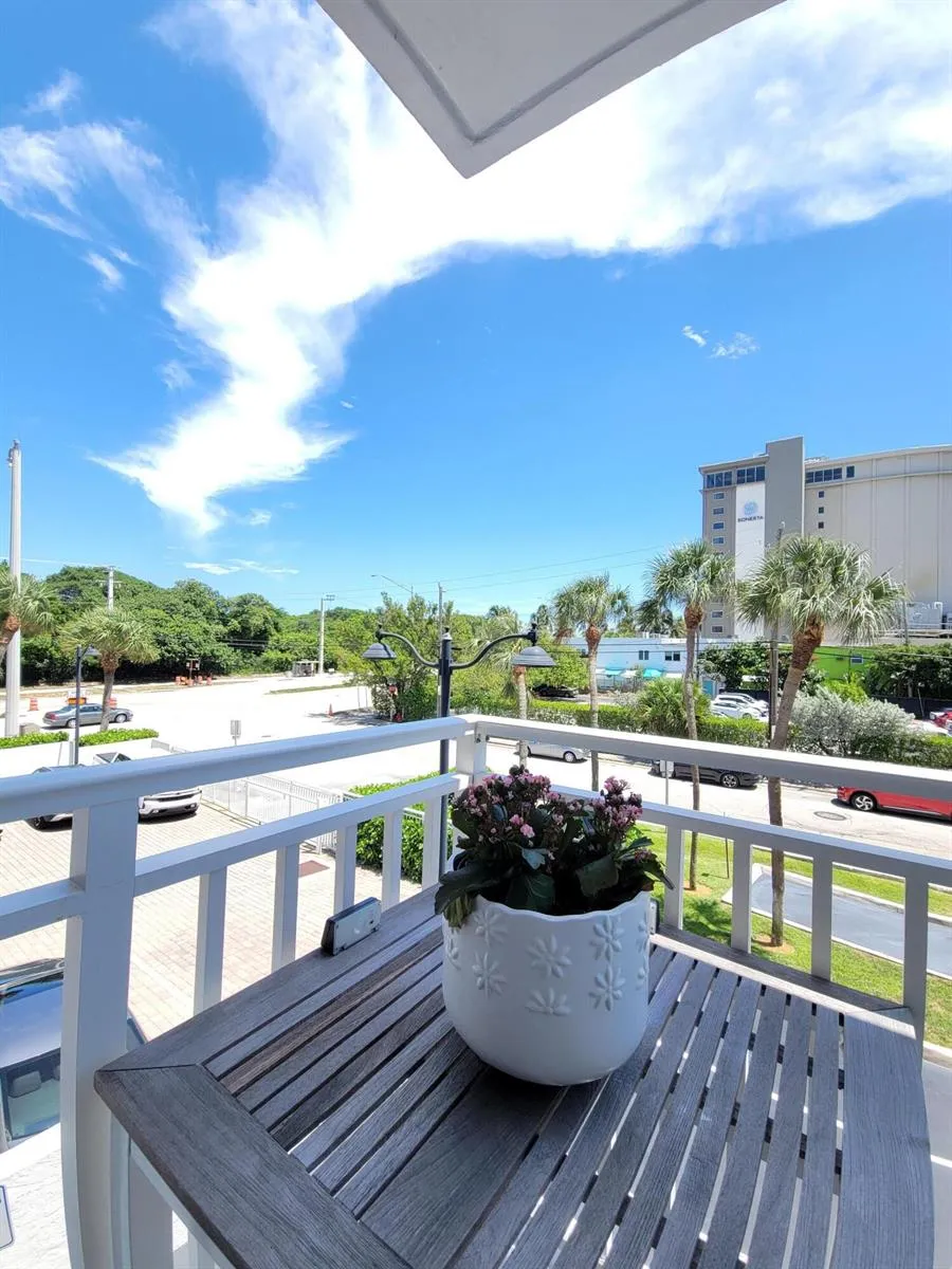 3000 E SUNRISE BOULEVARD #2B Fort Lauderdale, FL 33304
