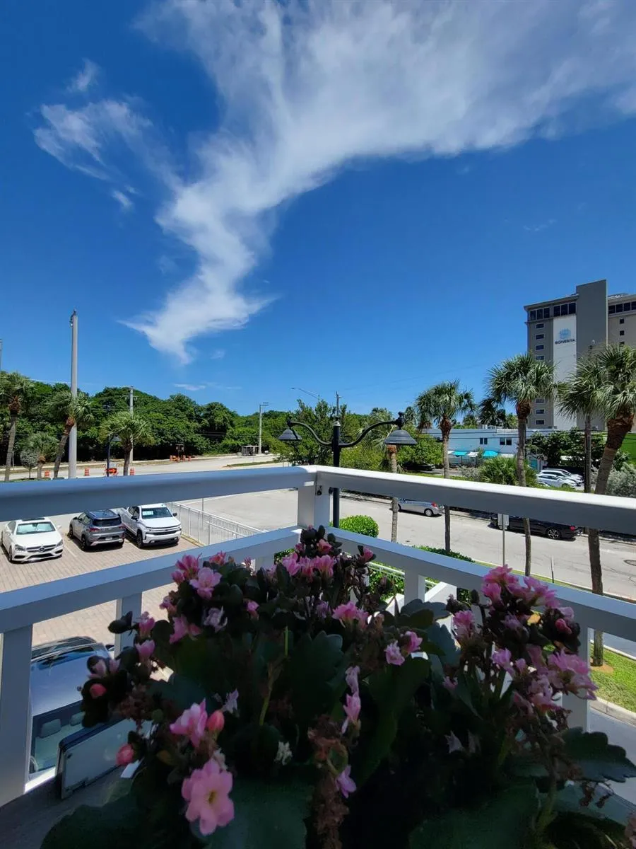 3000 E SUNRISE BOULEVARD #2B Fort Lauderdale, FL 33304