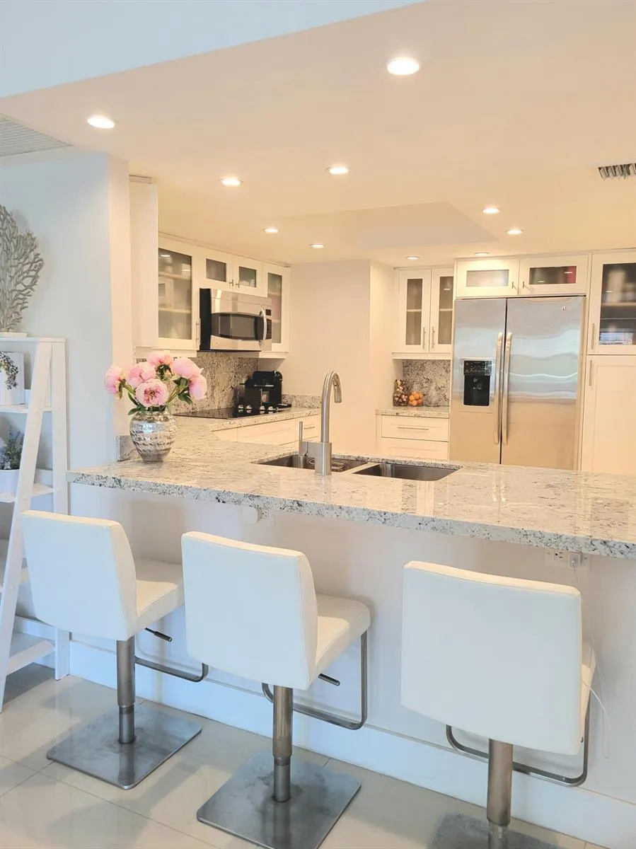 3000 E SUNRISE BOULEVARD #2B Fort Lauderdale, FL 33304
