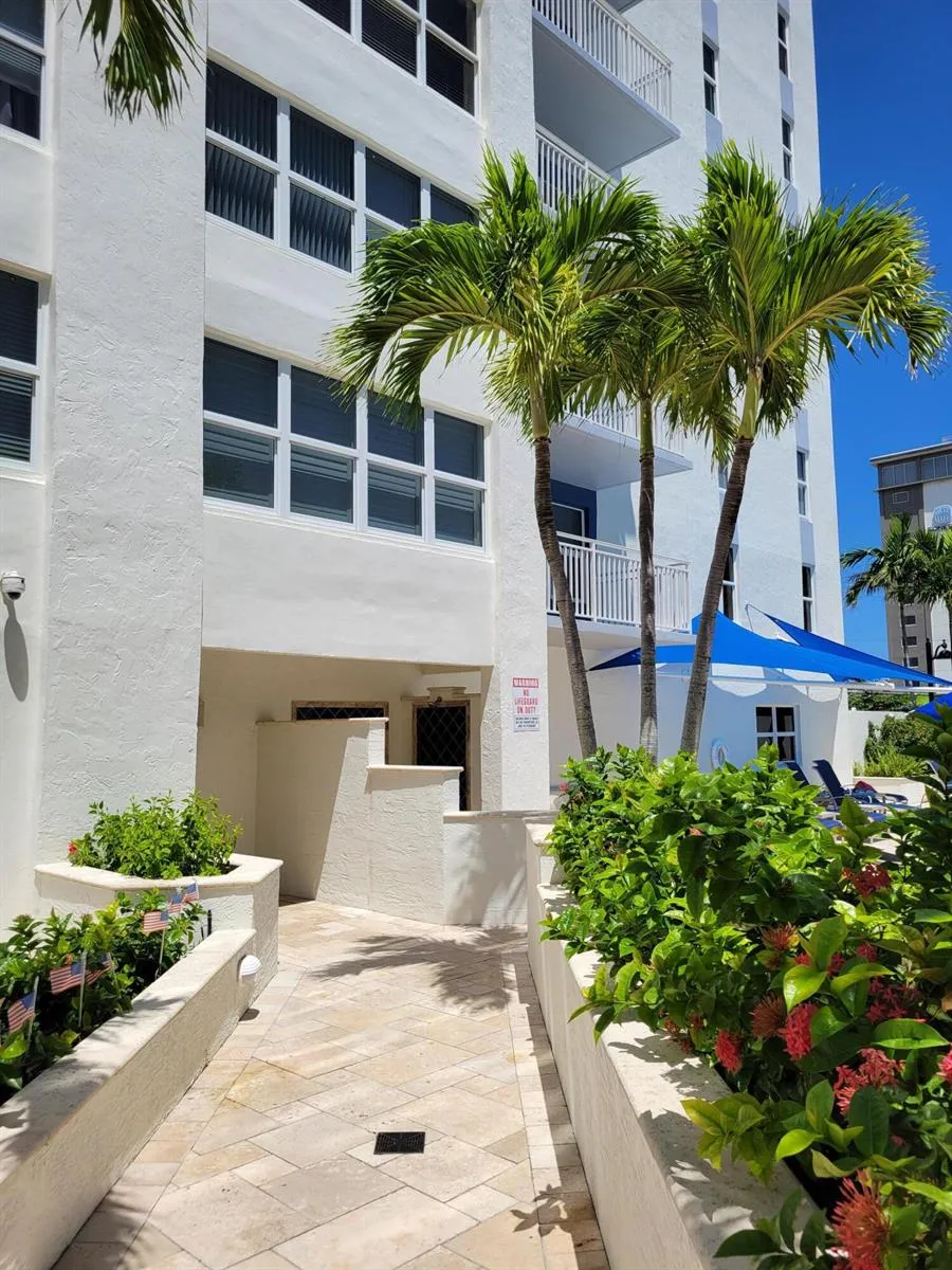 3000 E SUNRISE BOULEVARD #2B Fort Lauderdale, FL 33304